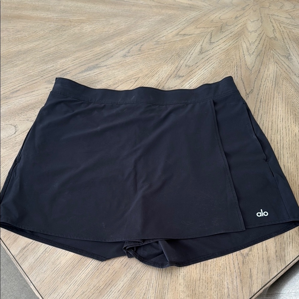 ALO Yoga Black Skort-Style Shorts for Activewear